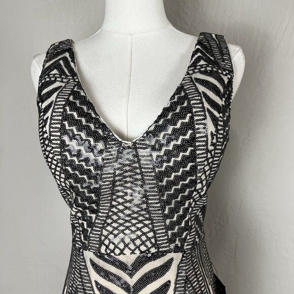 Lulu's Party Like Me Black Light Nude Sequin Bodycon V-Neck Mini Dress Small NEW - Picture 2 of 11